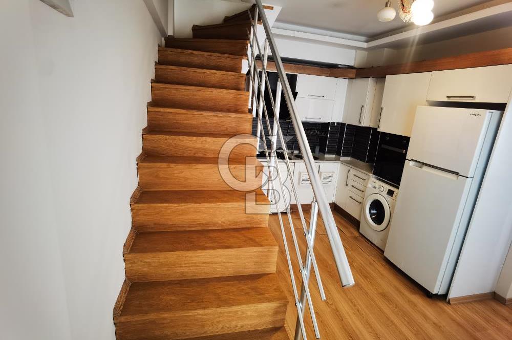 Bornova Küçükpark'ta 2+1 eşyalı kiralık dubleks daire