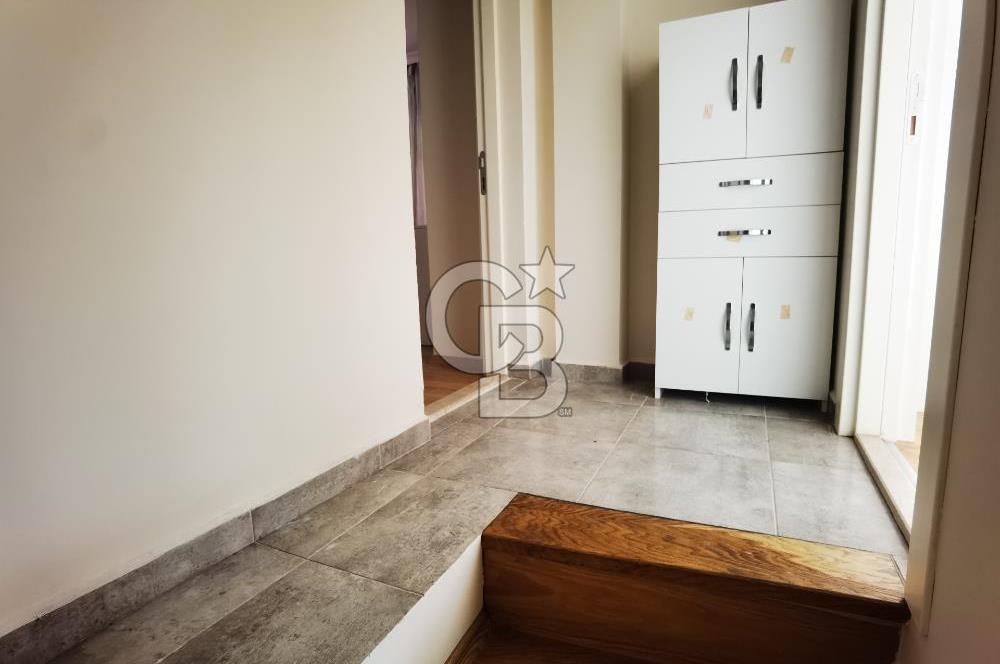 Bornova Küçükpark'ta 2+1 eşyalı kiralık dubleks daire