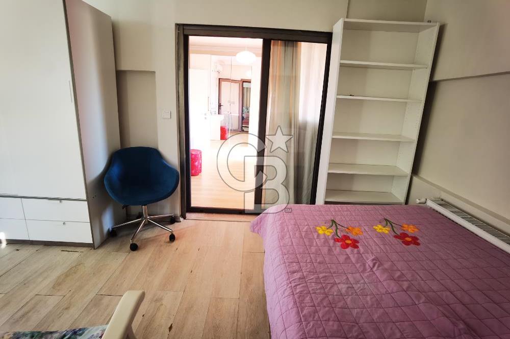 Bornova Küçükpark'ta 2+1 eşyalı kiralık dubleks daire