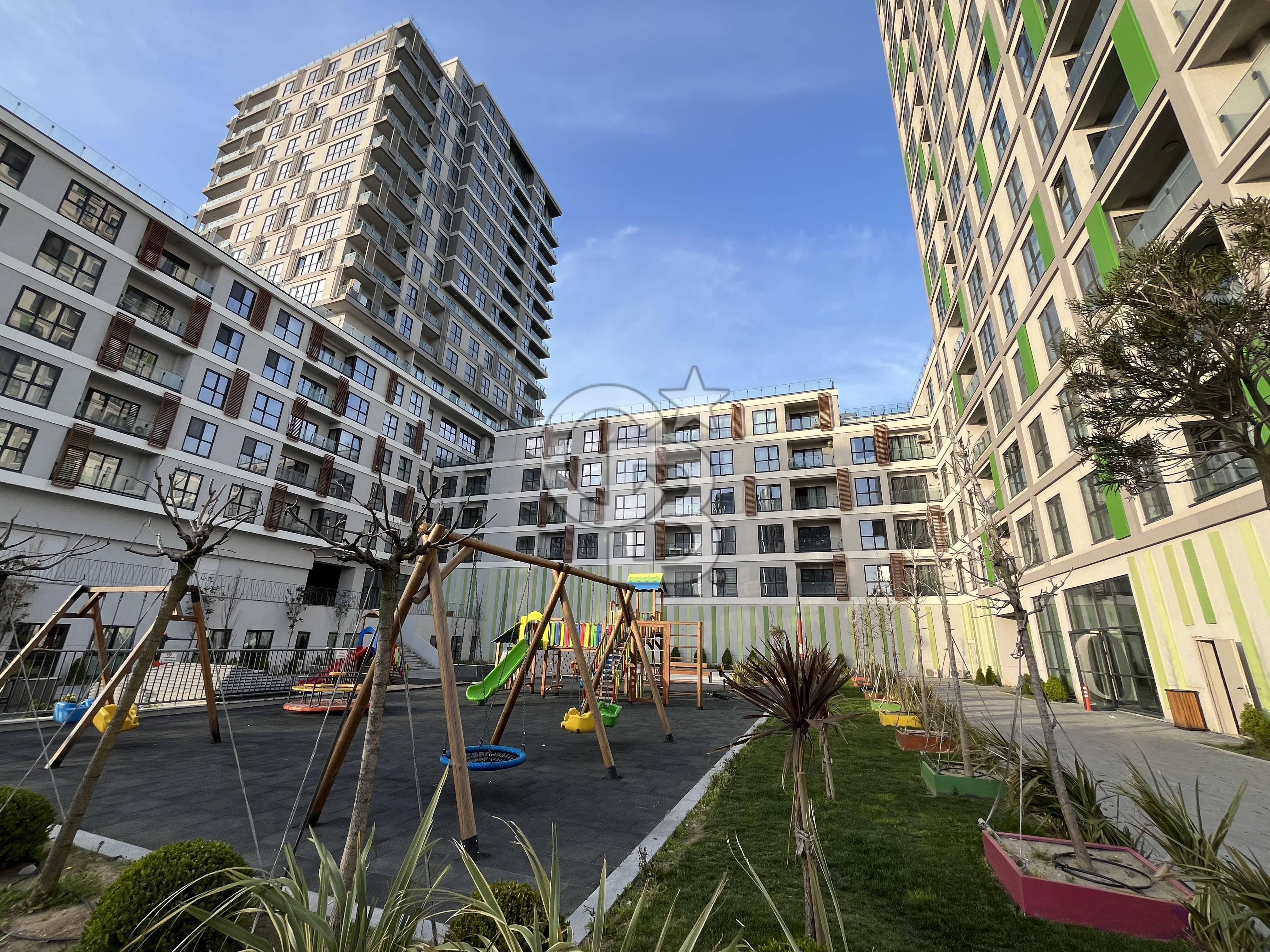 AKZİRVE STRADA 2.ETAP KISA KATLILARDA 1+1 BALKONLU KİRALIK DAİRE