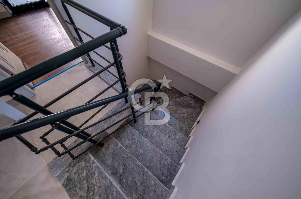 ALTINOLUK'TA BAHÇE KULLANIMLI 4+1 DAİRE