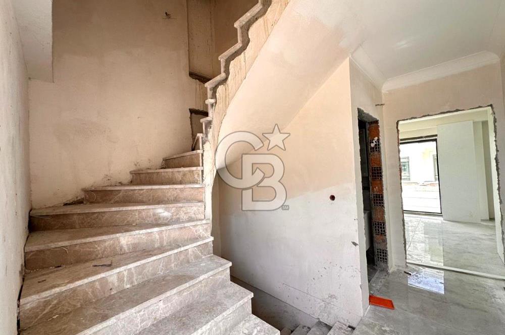 KIZILKEÇİLİ'DE SİTE İÇİNDE SATILIK HAVUZLU VİLLA