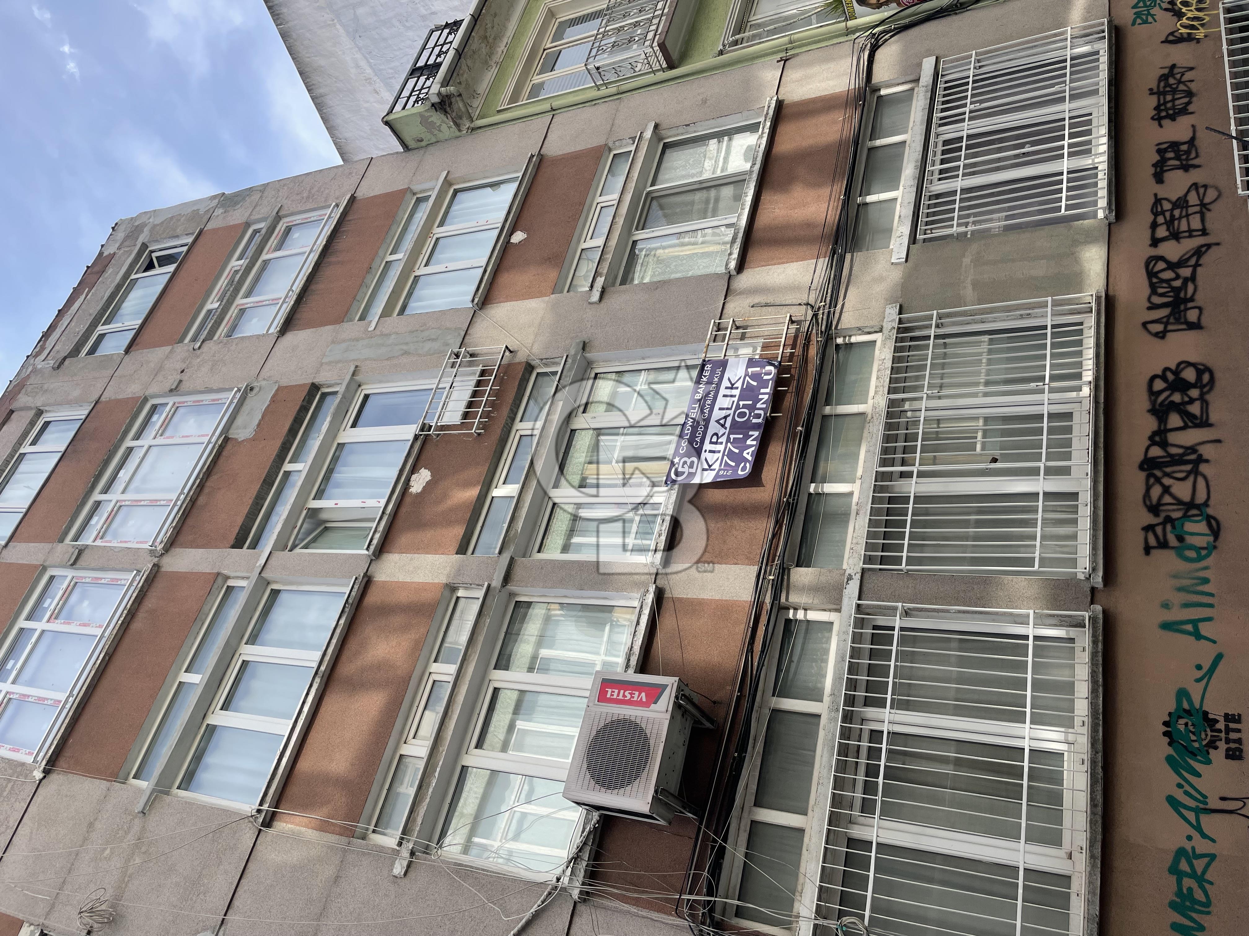Yeldeğirmeni'nde Kiralık Eşyalı 2+1 Daire
