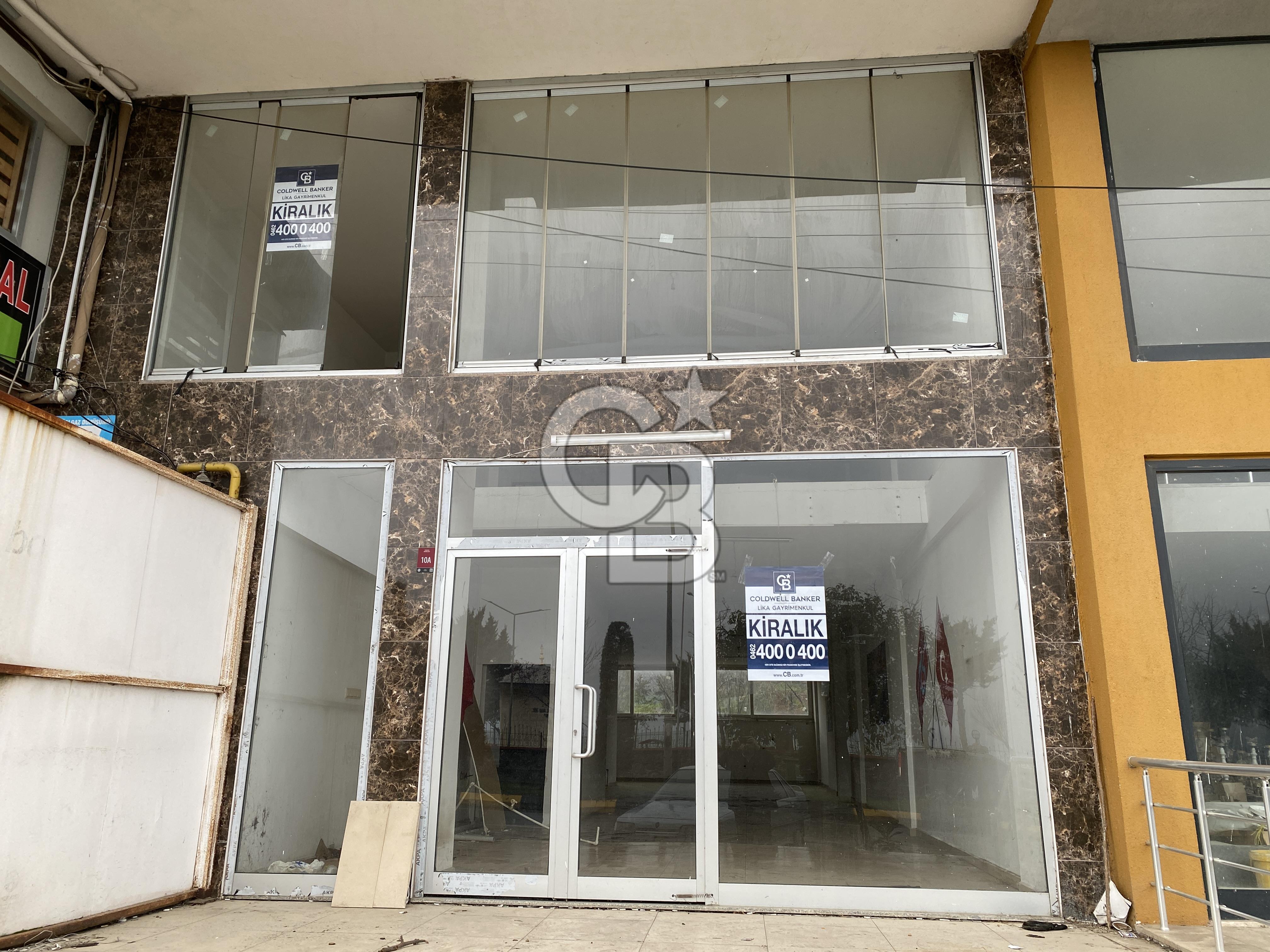 ARSİN YEŞİLYALI'DA YOLA CEPHELİ GALERİ KATLI KİRALIK DÜKKAN