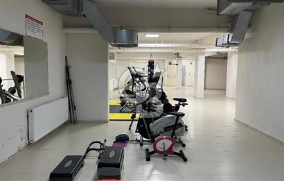 Bornova Park Evlerinde Havuz Cepheli Büyük Tip 1+1 Satılık Daire