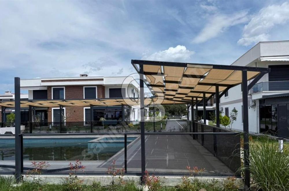 Altınova Kolaylı Plus Sitesinde Havuzlu Kısmi Deniz Manzaralı1+1
