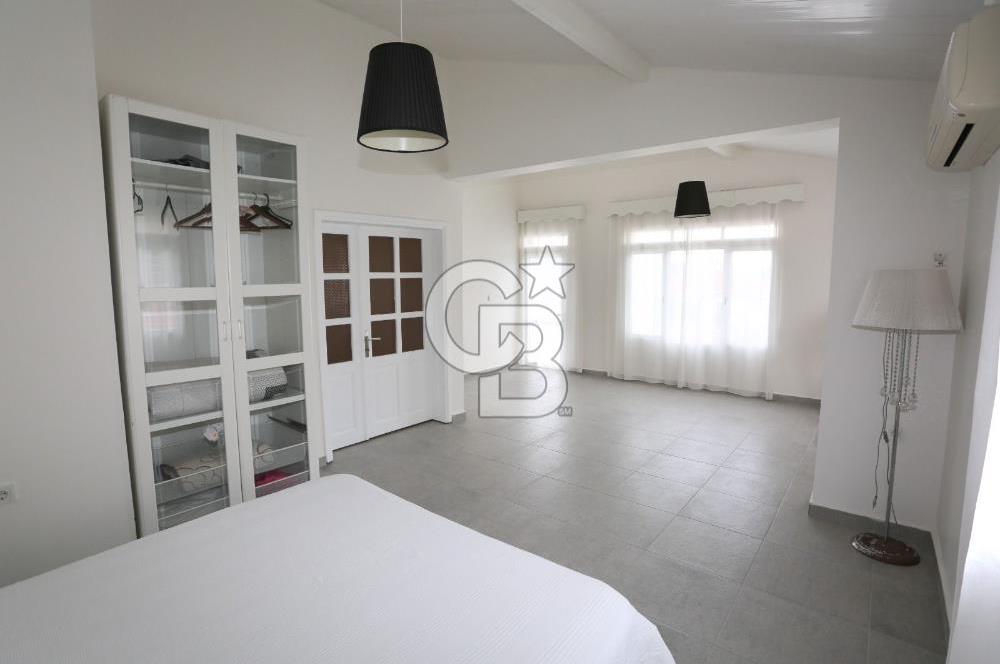 ÇEŞME ŞİFNE’DE GENİŞ BAHÇELİ 7+1 MÜSTAKİL VİLLA