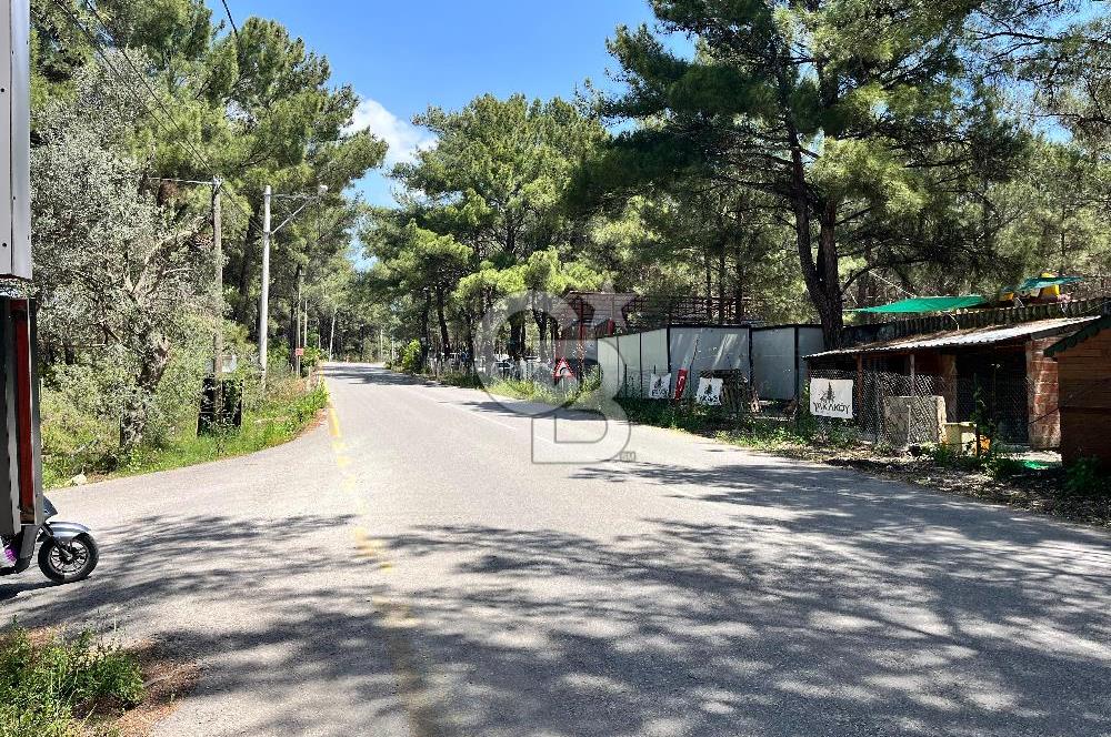 Bornova Yakaköy’de Mesire Alanı Karşısı | Etrafı Çevrili Konum
