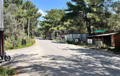 Bornova Yakaköy’de Mesire Alanı Karşısı | Etrafı Çevrili Konum