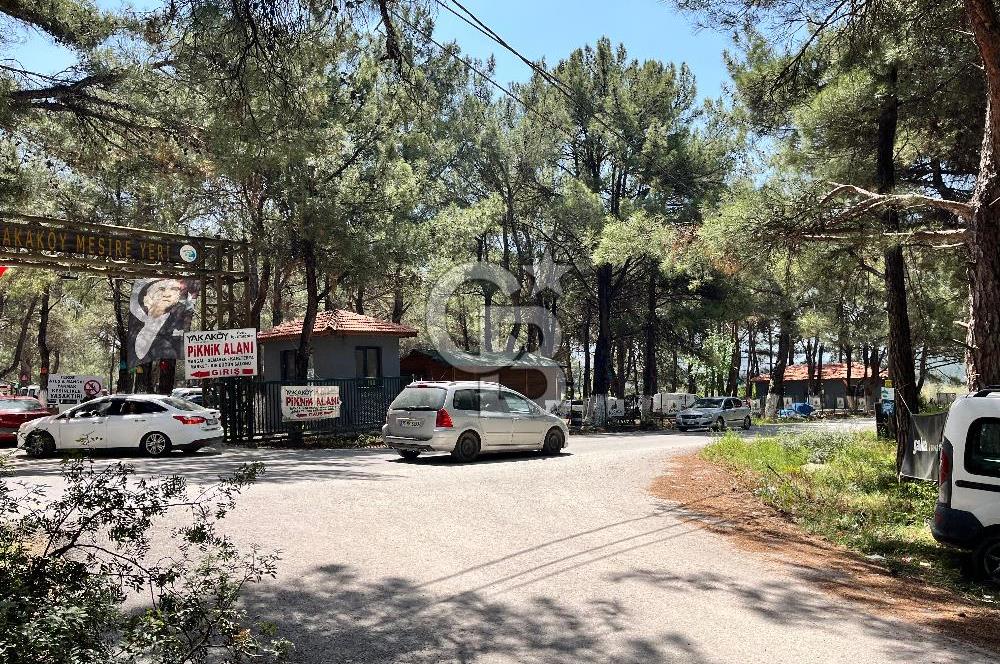 Bornova Yakaköy’de Mesire Alanı Karşısı | Etrafı Çevrili Konum
