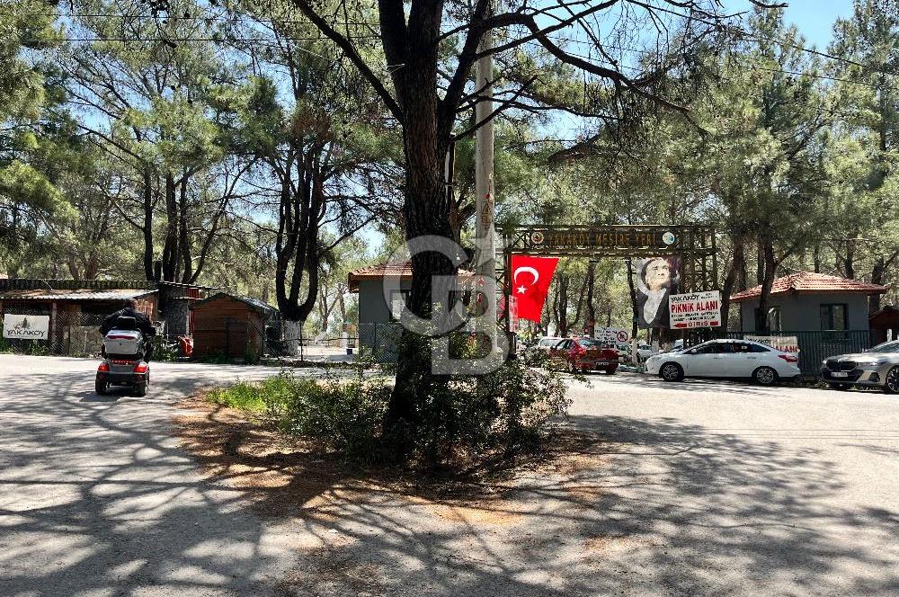 Bornova Yakaköy’de Mesire Alanı Karşısı | Etrafı Çevrili Konum