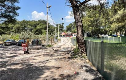 Bornova Yakaköy’de Mesire Alanı Karşısı | Etrafı Çevrili Konum