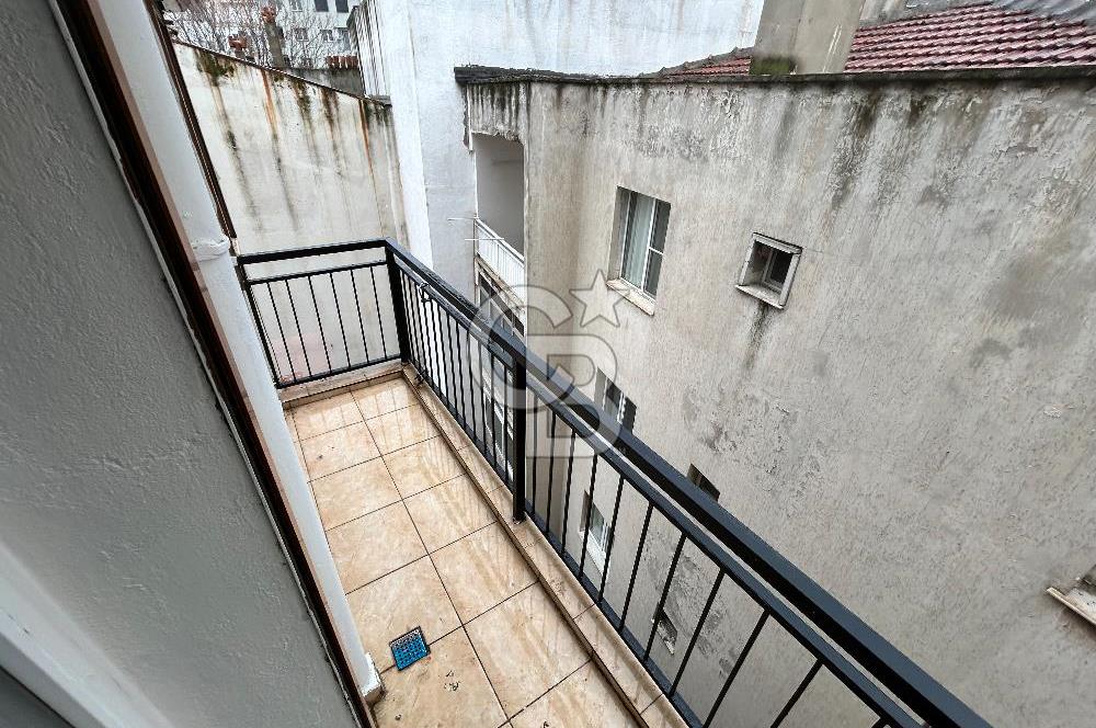 İZMİR KARŞIYAKA TUNA MAHALLESİ’NDE MERKEZİ KONUMDA SATILIK DUBLEKS 2+1  DAİRE