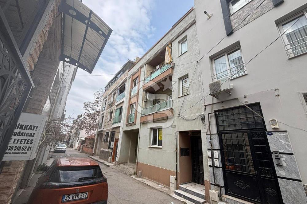 Çiğli Yeni Mahallede Eşyalı Teraslı Kiralık 3+1 Daire