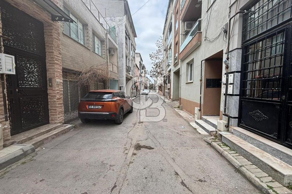 Çiğli Yeni Mahallede Eşyalı Teraslı Kiralık 3+1 Daire