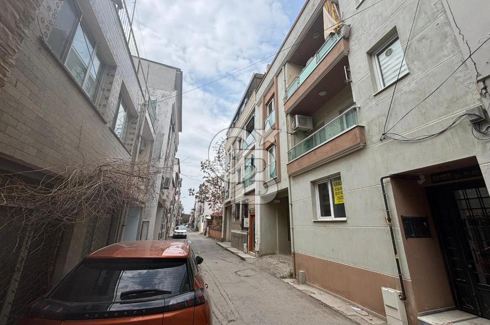 Çiğli Yeni Mahallede Eşyalı Teraslı Kiralık 3+1 Daire
