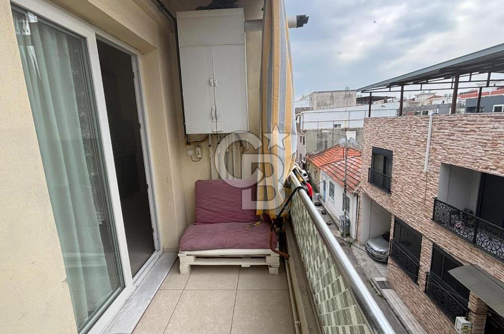 Çiğli Yeni Mahallede Eşyalı Teraslı Kiralık 3+1 Daire