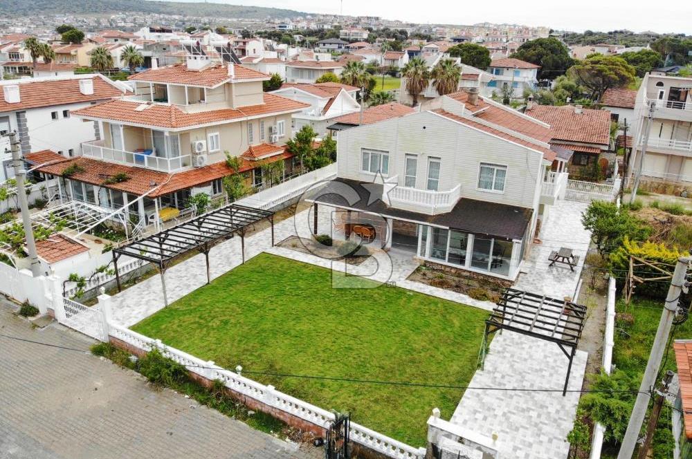 ÇEŞME ŞİFNE’DE GENİŞ BAHÇELİ 7+1 MÜSTAKİL VİLLA