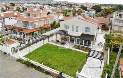 ÇEŞME ŞİFNE’DE GENİŞ BAHÇELİ 7+1 MÜSTAKİL VİLLA