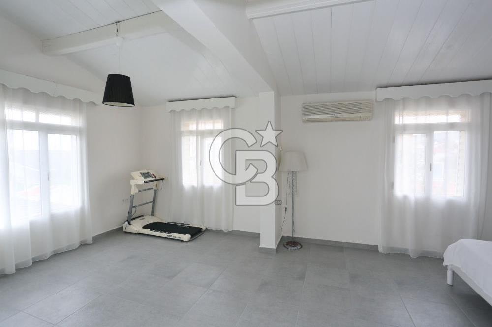 ÇEŞME ŞİFNE’DE GENİŞ BAHÇELİ 7+1 MÜSTAKİL VİLLA