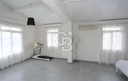 ÇEŞME ŞİFNE’DE GENİŞ BAHÇELİ 7+1 MÜSTAKİL VİLLA