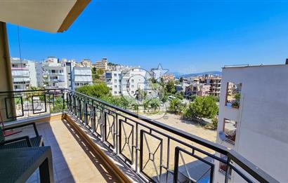 Kuşadası'nda Merkezi Konumda Ayrı Mutfaklı Satılık 1+1 Daire