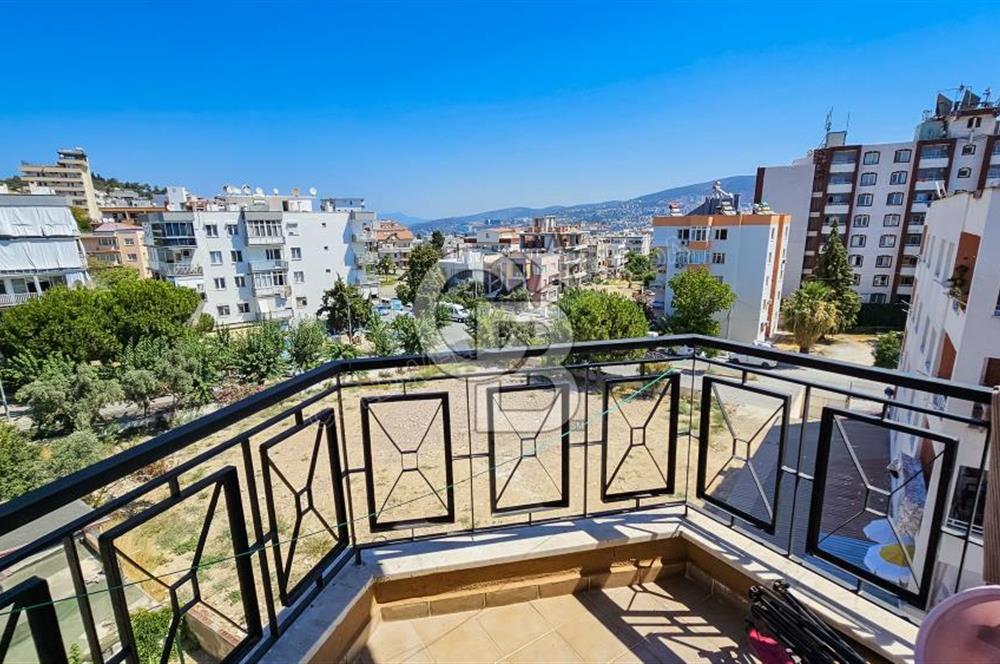 Kuşadası'nda Merkezi Konumda Ayrı Mutfaklı Satılık 1+1 Daire
