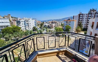 Kuşadası'nda Merkezi Konumda Ayrı Mutfaklı Satılık 1+1 Daire