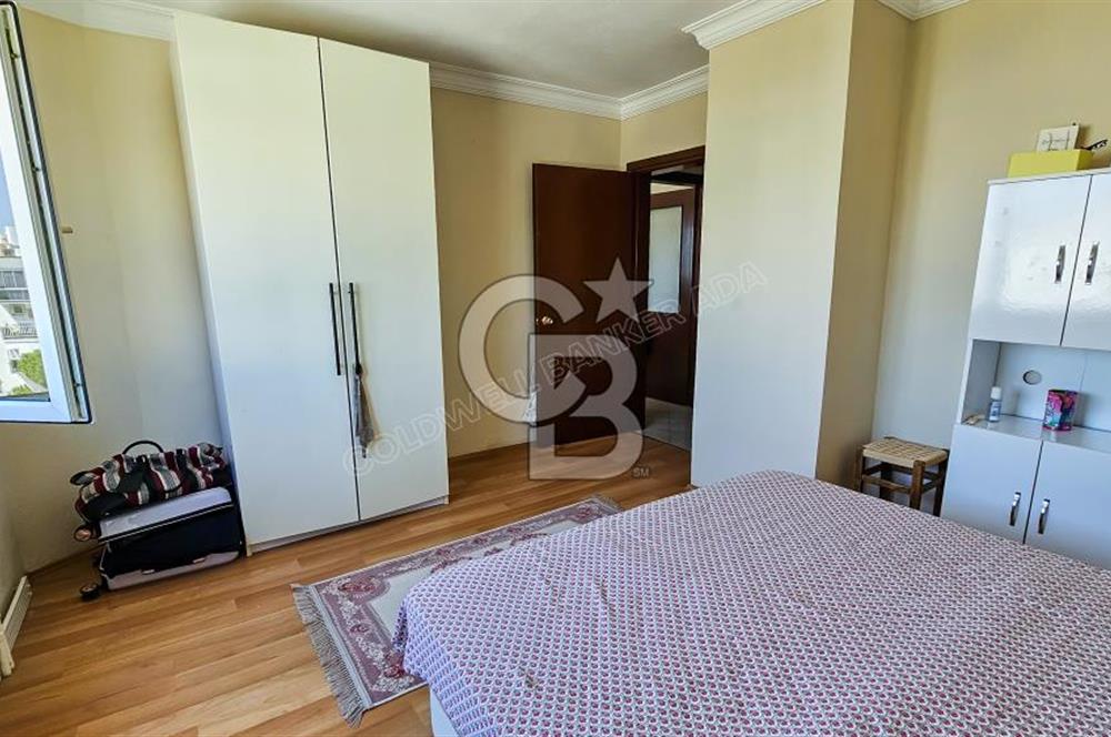 Kuşadası'nda Merkezi Konumda Ayrı Mutfaklı Satılık 1+1 Daire