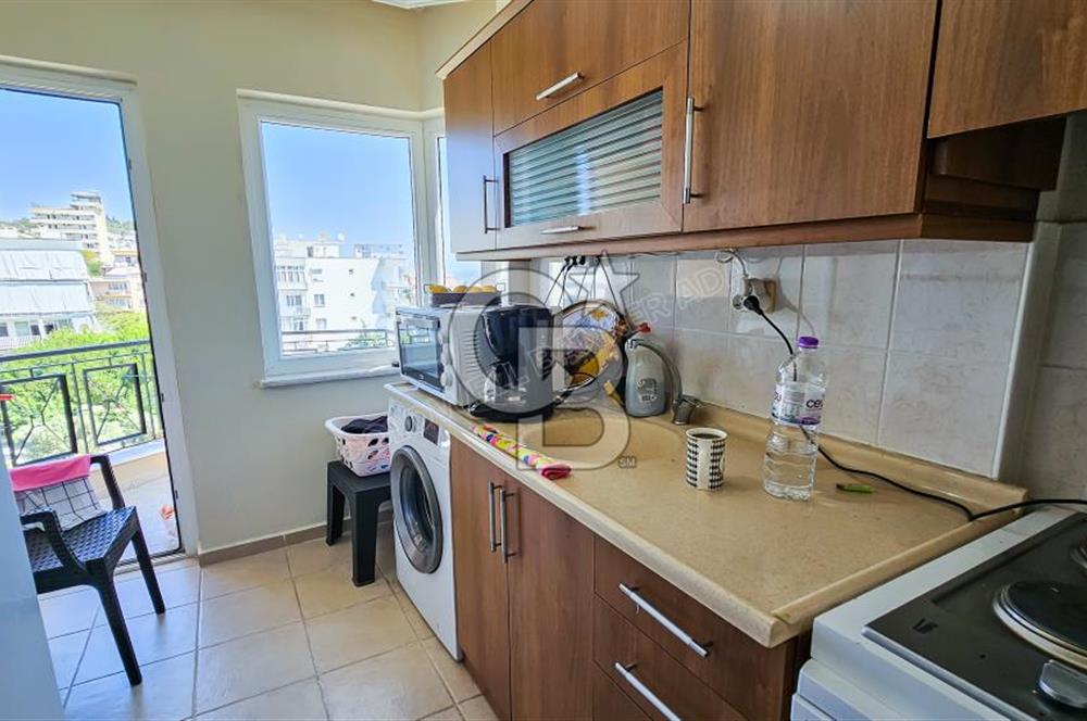 Kuşadası'nda Merkezi Konumda Ayrı Mutfaklı Satılık 1+1 Daire