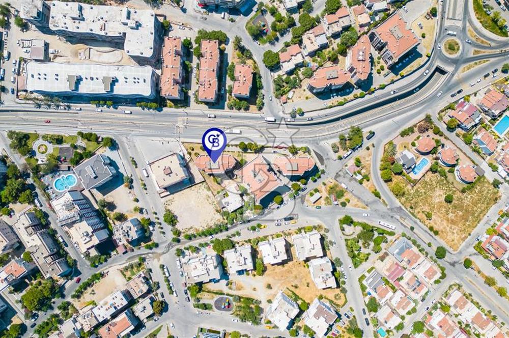 Kuşadası'nda Merkezi Konumda Ayrı Mutfaklı Satılık 1+1 Daire