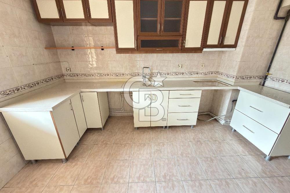 ÖVEÇLER VADİ YANI KABİL CAD.’DE GENİŞ  3+1 | KAPALI BALKON | 