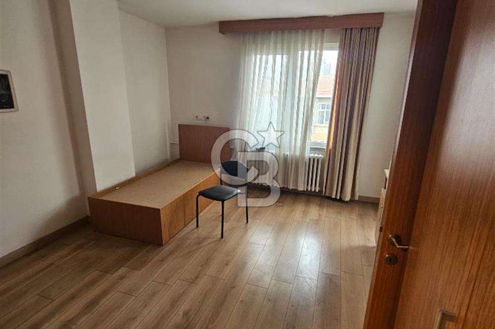 Acıbadem’in Merkezinde Kesintisiz Altyapılı, 1007 m² Prestijli Kurumsal Genel Müdürlük Binası