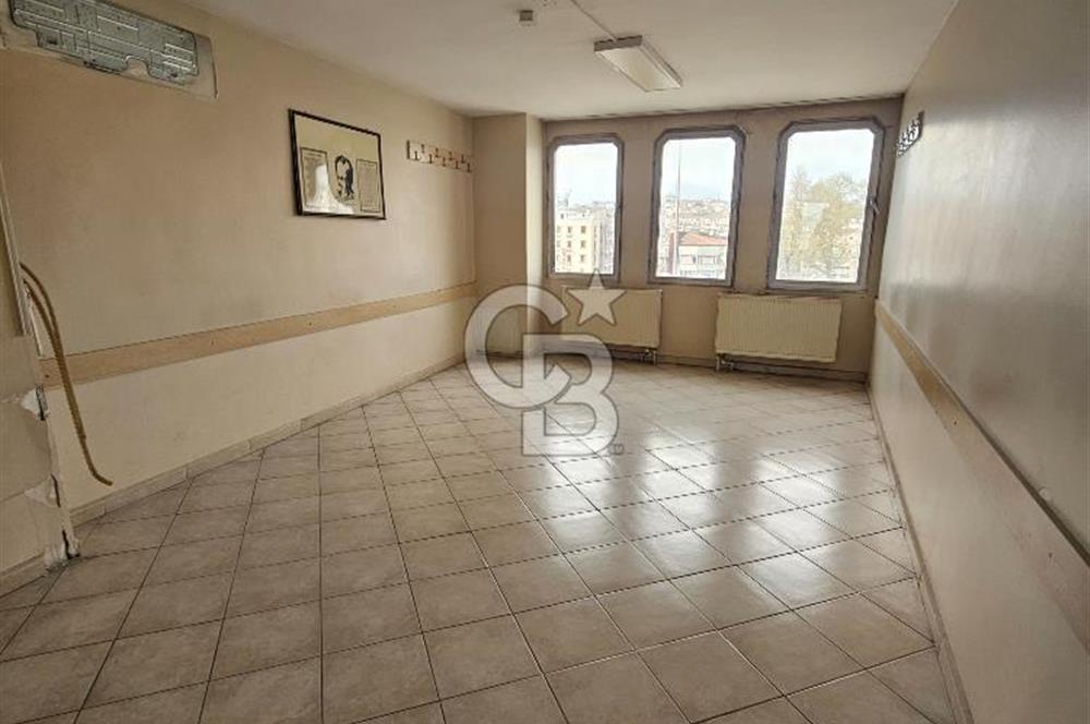 Fatih Aksaray’ın Kalbinde, Banka Kiracılı, 2.004 m² Satılık Prestijli Ticari Bina