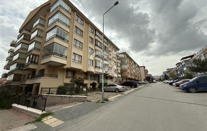 ÖVEÇLER VADİ YANI KABİL CAD.’DE GENİŞ  3+1 | KAPALI BALKON | 