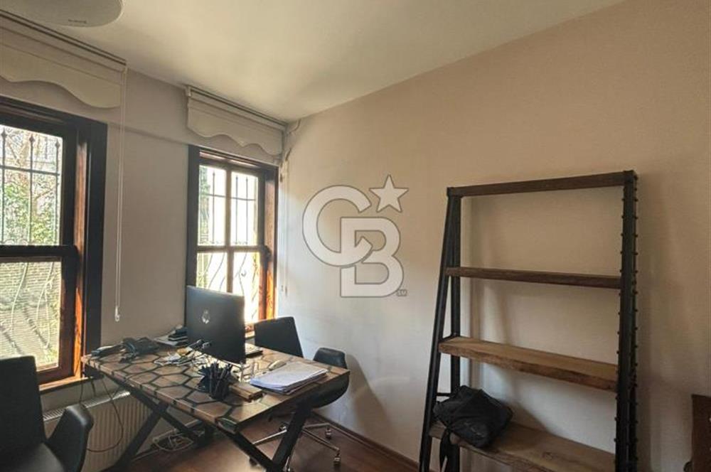 ÇENGELKÖYDE SATILIK MÜSTAKİL EV + ÖZEL OTOPARK + PEYZAJLI BAHÇE