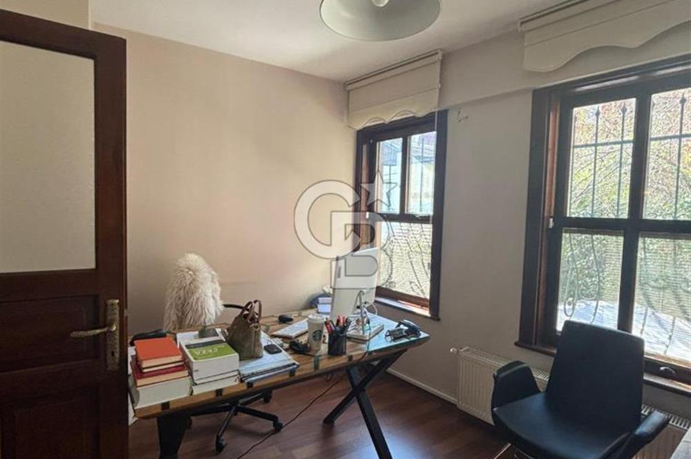 ÇENGELKÖYDE SATILIK MÜSTAKİL EV + ÖZEL OTOPARK + PEYZAJLI BAHÇE