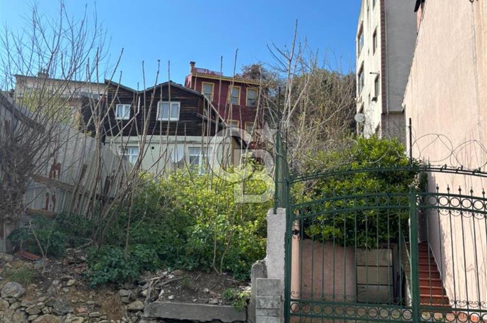 ÇENGELKÖYDE SATILIK MÜSTAKİL EV + ÖZEL OTOPARK + PEYZAJLI BAHÇE