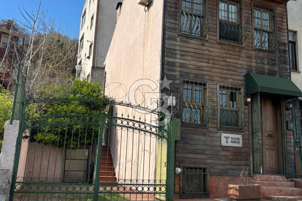 ÇENGELKÖYDE SATILIK MÜSTAKİL EV + ÖZEL OTOPARK + PEYZAJLI BAHÇE