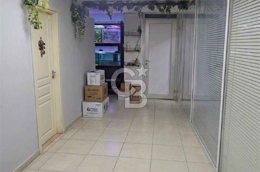 ÜSKÜDAR DOĞANCILARDA DEPOLU, ÇOK AMAÇLI 325 M² DÜKKAN
