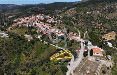 İzmir Seferihisar Beyler Mahallesi’nde, gerçek bir Ege köyü atmosferini hissedebileceğiniz özel bir arsa