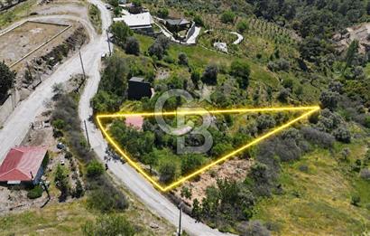 İzmir Seferihisar Beyler Mahallesi’nde, gerçek bir Ege köyü atmosferini hissedebileceğiniz özel bir arsa