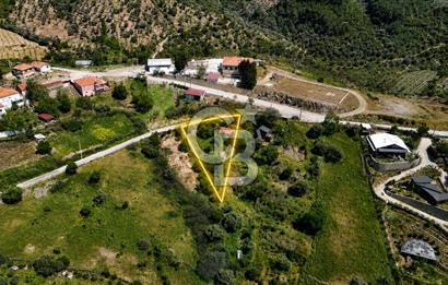 İzmir Seferihisar Beyler Mahallesi’nde, gerçek bir Ege köyü atmosferini hissedebileceğiniz özel bir arsa