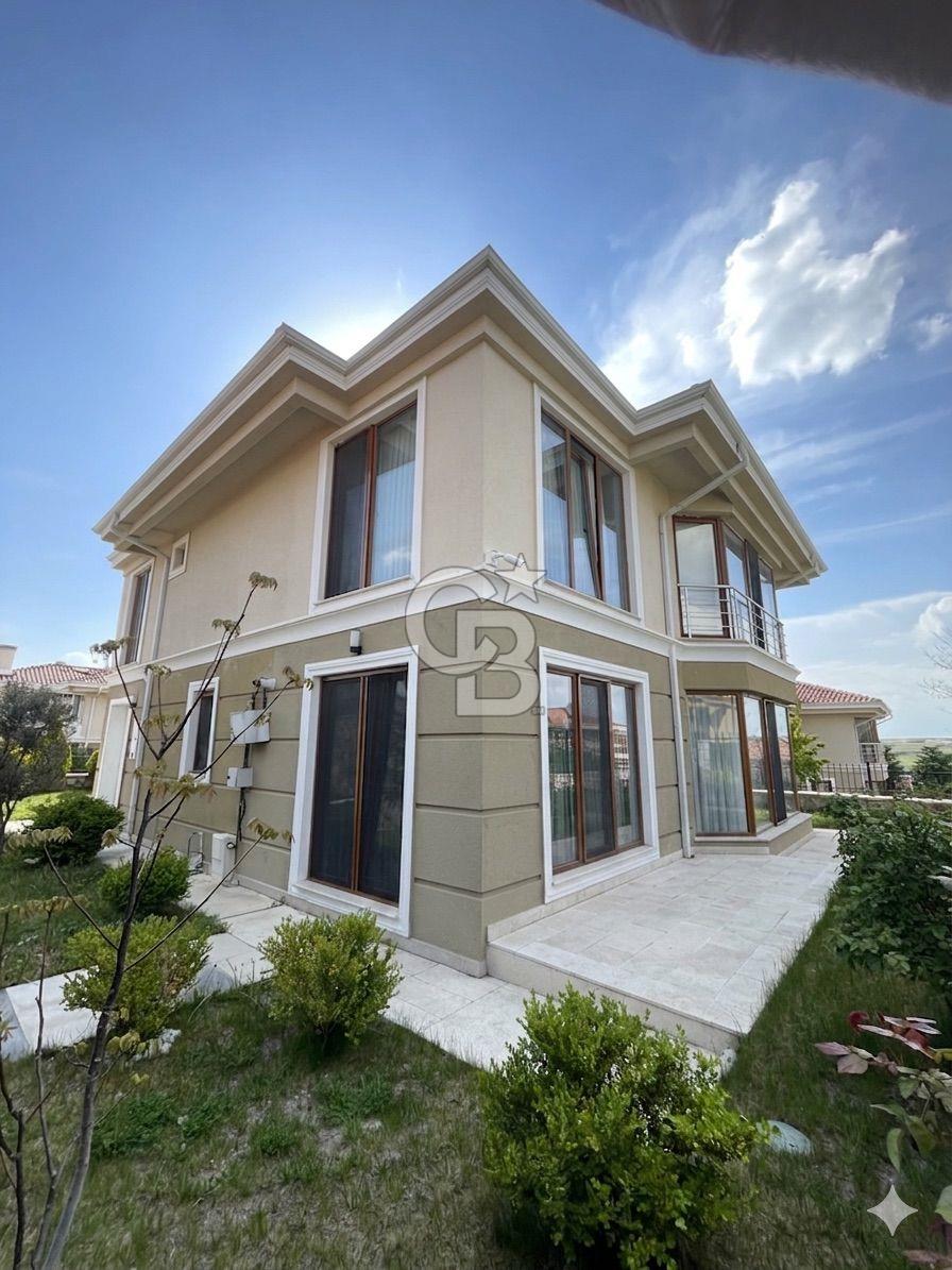 KARACAKAYA MEBUSKENT'TE GENİŞ BAHÇELİ, FERAH 3+1 VİLLA