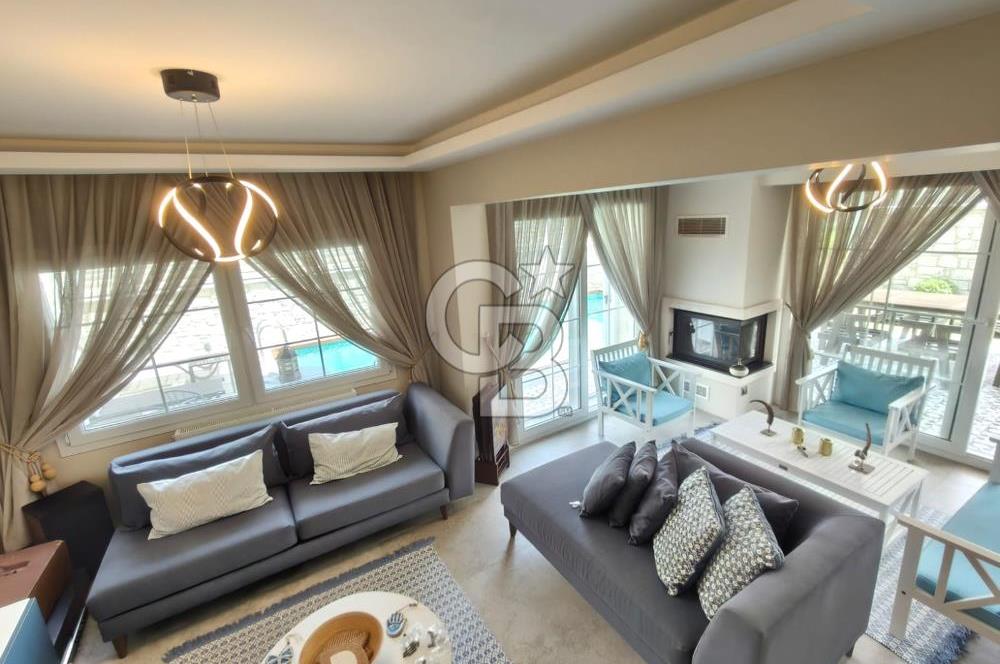 Alaçatı'da Havuzlu Müstakil Kiralık Villa