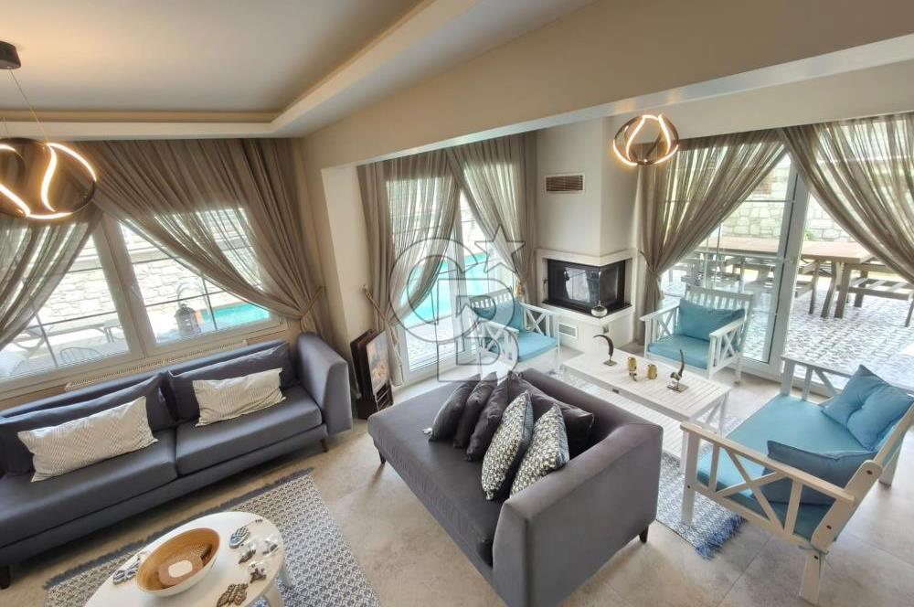 Alaçatı'da Havuzlu Müstakil Kiralık Villa