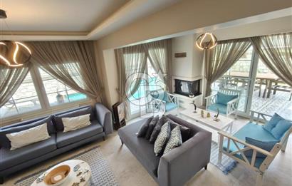 Alaçatı'da Havuzlu Müstakil Kiralık Villa