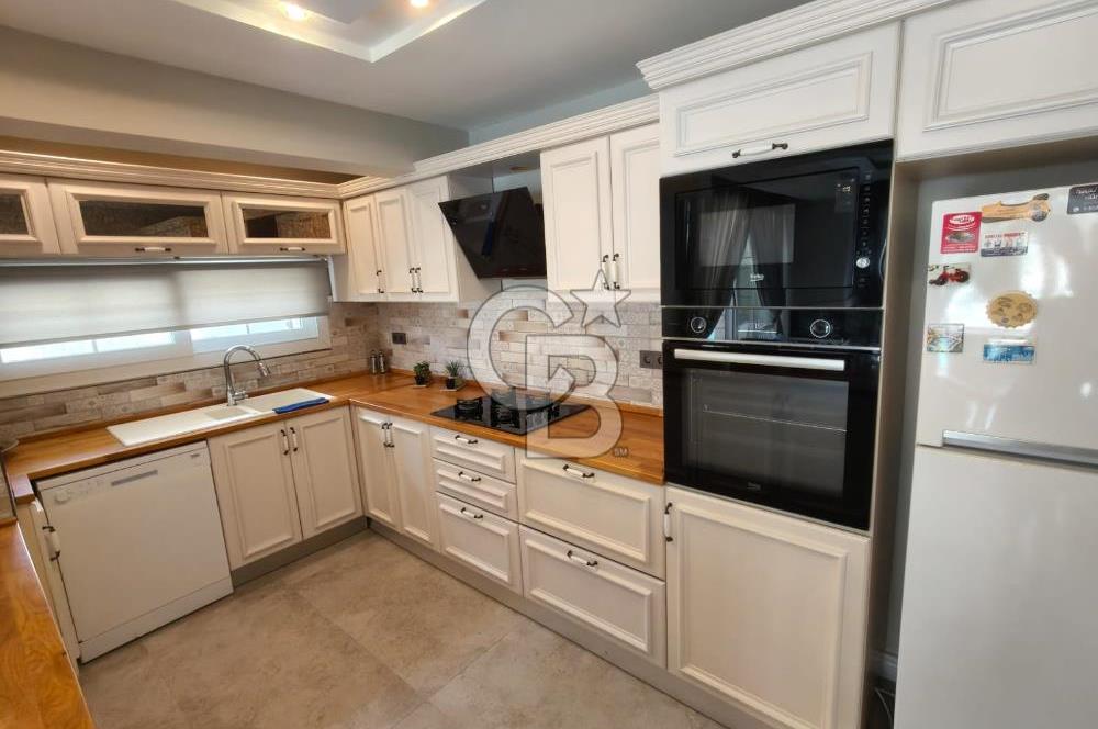 Alaçatı'da Havuzlu Müstakil Kiralık Villa