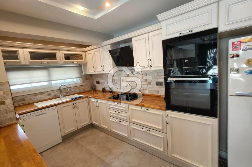 Alaçatı'da Havuzlu Müstakil Kiralık Villa