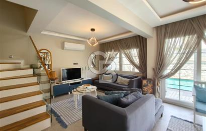 Alaçatı'da Havuzlu Müstakil Kiralık Villa